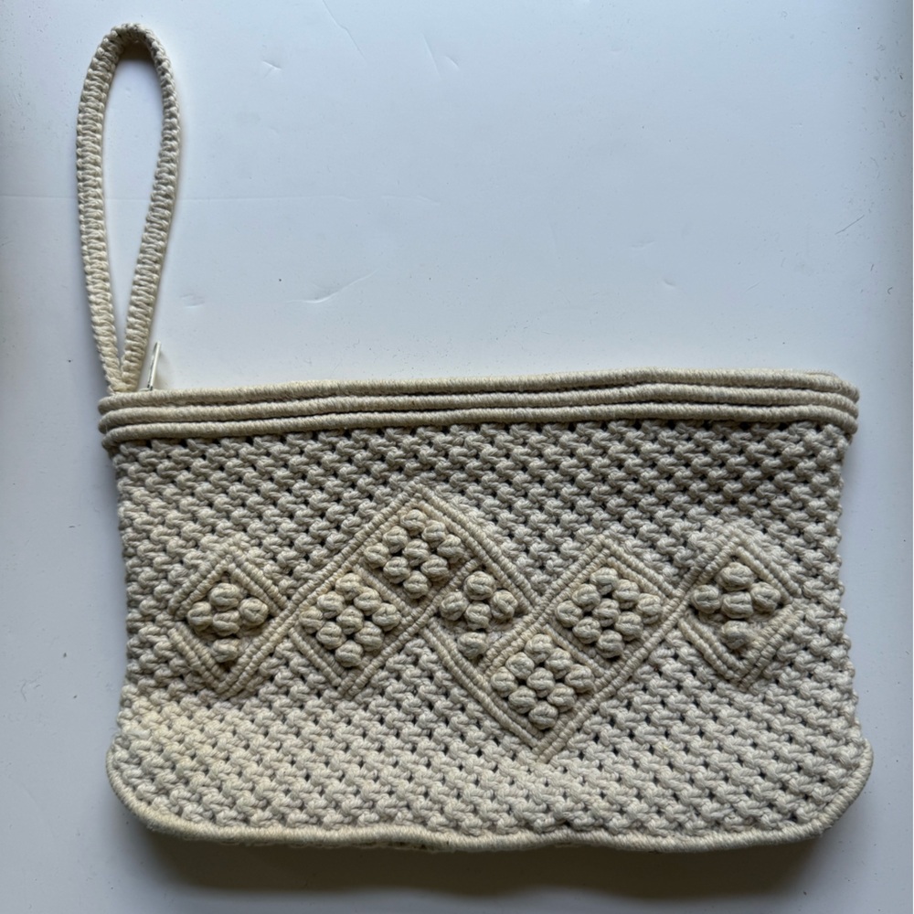 Elegant Vintage Cream Knit Clutch